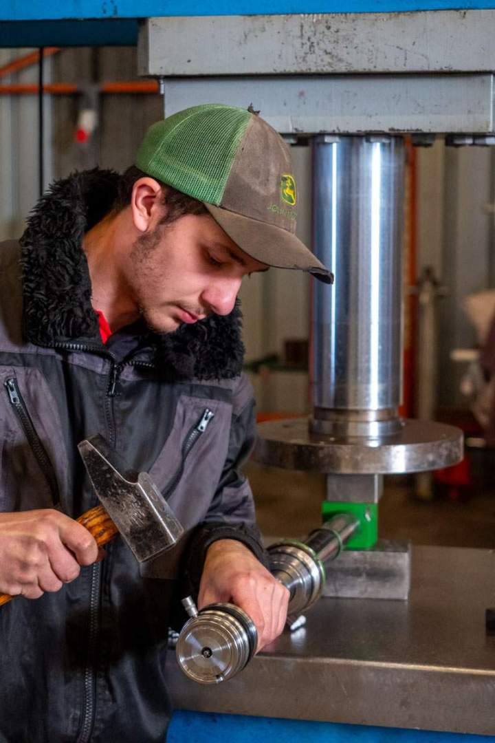 Fabrication et réparation de vérins hydrauliques près de Tarbes